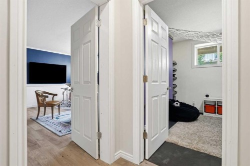 25 Yorkville Green Sw, Calgary, AB - Indoor Photo Showing Other Room