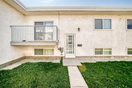 3-4503 75 Street NW Calgary, AB T3B 2M7
