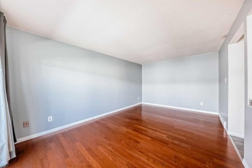 3-4503 75 Street Nw, Calgary, AB - Indoor Photo Showing Other Room