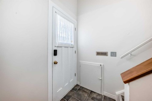 3-4503 75 Street Nw, Calgary, AB - Indoor Photo Showing Other Room