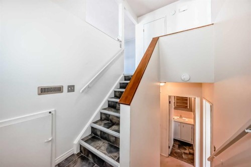 3-4503 75 Street Nw, Calgary, AB - Indoor Photo Showing Other Room