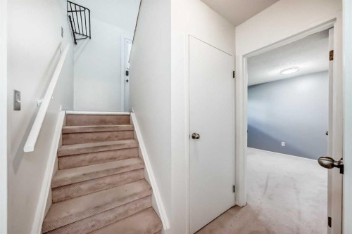 3-4503 75 Street Nw, Calgary, AB - Indoor Photo Showing Other Room