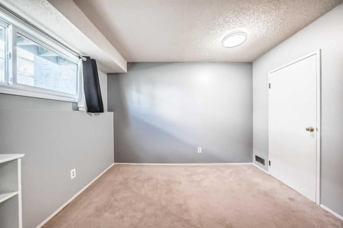 3-4503 75 Street Nw, Calgary, AB - Indoor Photo Showing Other Room