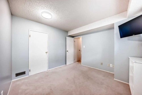 3-4503 75 Street Nw, Calgary, AB - Indoor