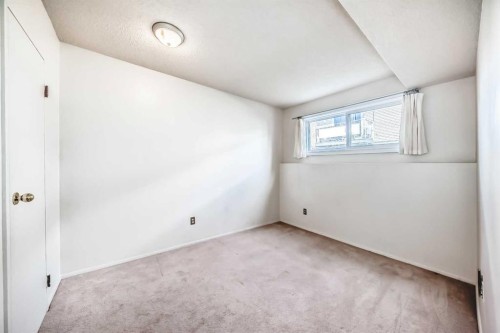 3-4503 75 Street Nw, Calgary, AB - Indoor Photo Showing Other Room