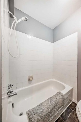3-4503 75 Street Nw, Calgary, AB - Indoor Photo Showing Bathroom