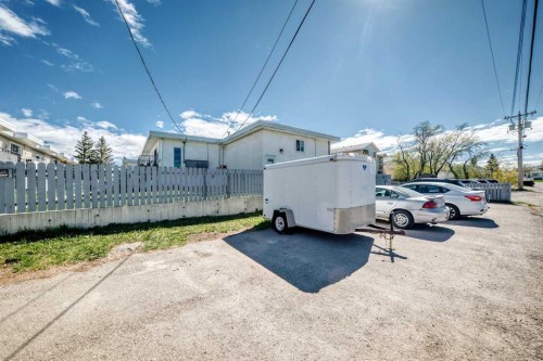 3-4503 75 Street Nw, Calgary, AB - Outdoor