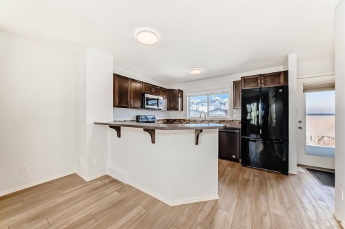 137 Eversyde Boulevard Sw, Calgary, AB - Indoor Photo Showing Kitchen