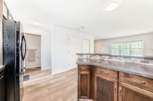 137 Eversyde Boulevard Sw, Calgary, AB - Indoor Photo Showing Kitchen