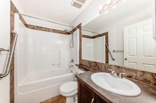 137 Eversyde Boulevard Sw, Calgary, AB - Indoor Photo Showing Bathroom