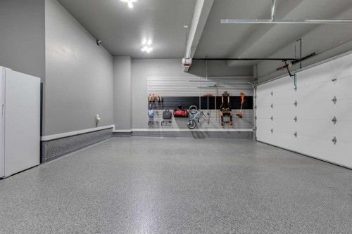 22 Mahogany Cove Se, Calgary, AB - Indoor Photo Showing Garage