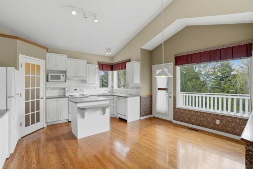12 Citadel Park Nw, Calgary, AB - Indoor Photo Showing Kitchen