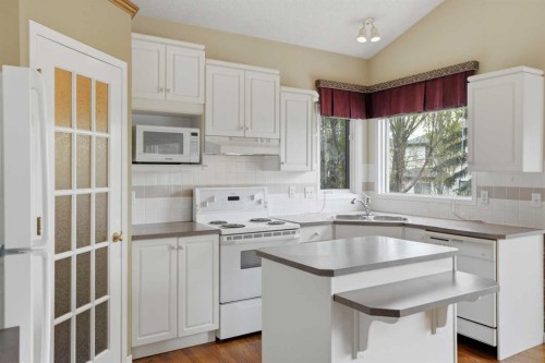 12 Citadel Park Nw, Calgary, AB - Indoor Photo Showing Kitchen