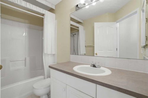 12 Citadel Park Nw, Calgary, AB - Indoor Photo Showing Bathroom