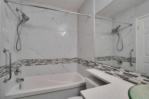 42 Harvest Rose Circle Ne, Calgary, AB - Indoor Photo Showing Bathroom