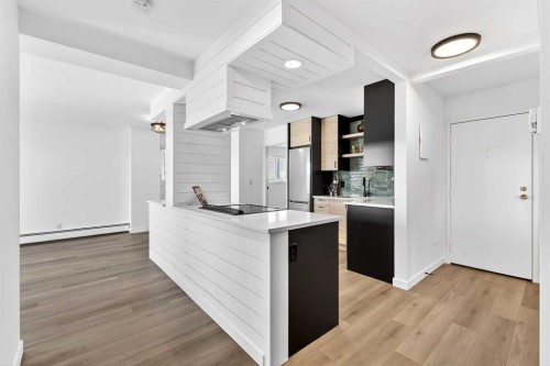 903-1107 15 Avenue Sw, Calgary, AB - Indoor Photo Showing Kitchen