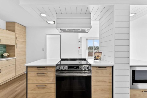 903-1107 15 Avenue Sw, Calgary, AB - Indoor Photo Showing Kitchen