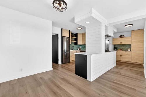 903-1107 15 Avenue Sw, Calgary, AB - Indoor Photo Showing Kitchen