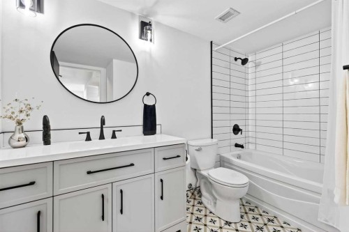 903-1107 15 Avenue Sw, Calgary, AB - Indoor Photo Showing Bathroom