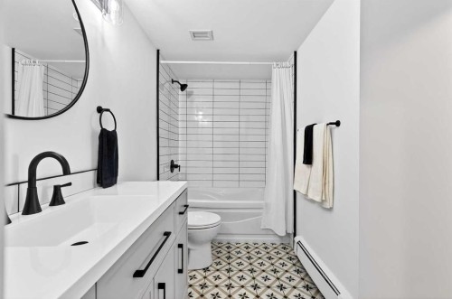 903-1107 15 Avenue Sw, Calgary, AB - Indoor Photo Showing Bathroom