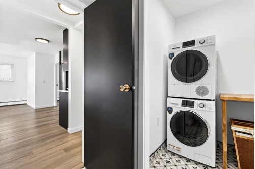 903-1107 15 Avenue Sw, Calgary, AB - Indoor Photo Showing Laundry Room