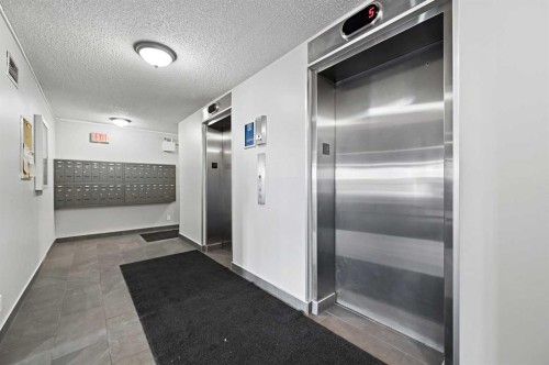 903-1107 15 Avenue Sw, Calgary, AB - Indoor Photo Showing Other Room