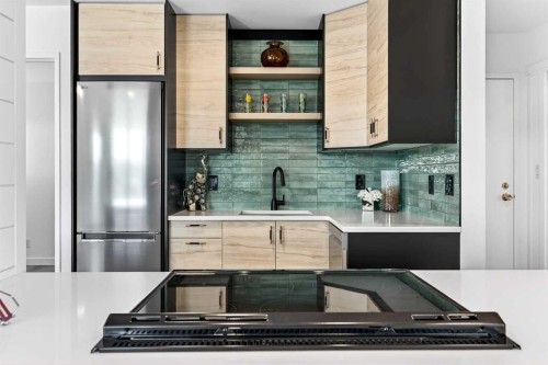 903-1107 15 Avenue Sw, Calgary, AB - Indoor Photo Showing Kitchen With Upgraded Kitchen