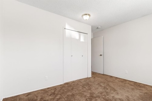 235 Deerview Drive Se, Calgary, AB - Indoor Photo Showing Other Room