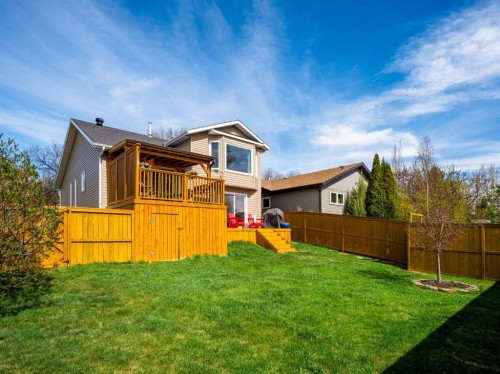 235 Deerview Drive Se, Calgary, AB - Outdoor