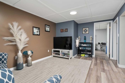 4923 51 Avenue, Holden, AB - Indoor