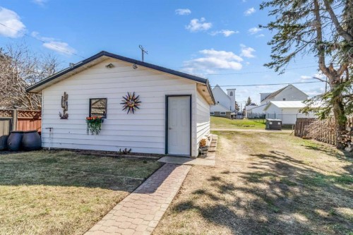 4923 51 Avenue, Holden, AB - Outdoor
