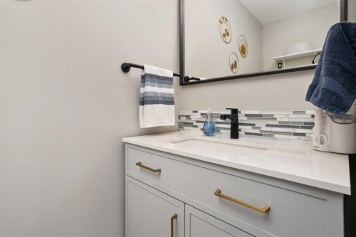 4923 51 Avenue, Holden, AB - Indoor Photo Showing Bathroom