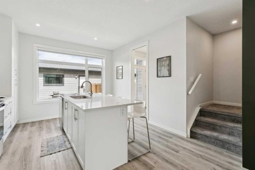 201 Vantage Drive, Cochrane, AB - Indoor Photo Showing Kitchen