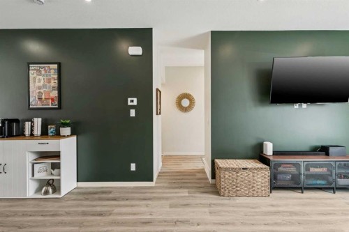 201 Vantage Drive, Cochrane, AB - Indoor