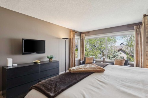 24 Auburn Sound Crescent Se, Calgary, AB - Indoor Photo Showing Bedroom