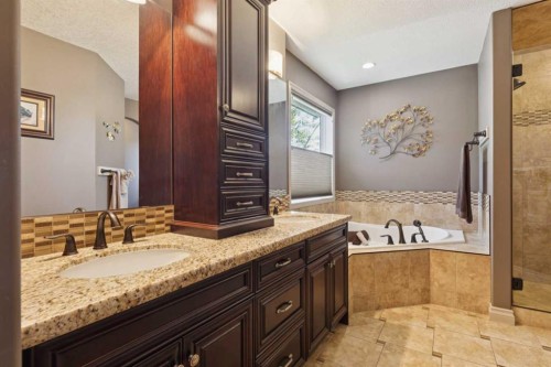 24 Auburn Sound Crescent Se, Calgary, AB - Indoor Photo Showing Bathroom