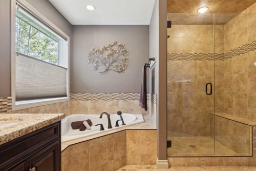 24 Auburn Sound Crescent Se, Calgary, AB - Indoor Photo Showing Bathroom