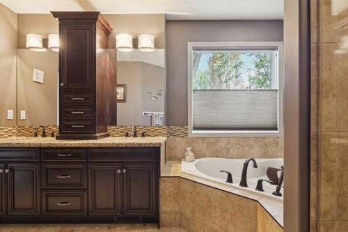 24 Auburn Sound Crescent Se, Calgary, AB - Indoor Photo Showing Bathroom