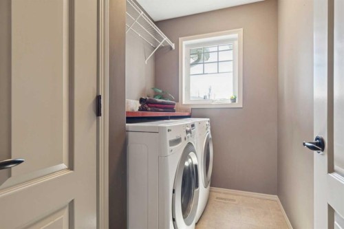 24 Auburn Sound Crescent Se, Calgary, AB - Indoor Photo Showing Laundry Room