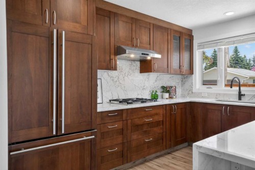 332 Wascana Crescent Se, Calgary, AB - Indoor Photo Showing Kitchen With Upgraded Kitchen