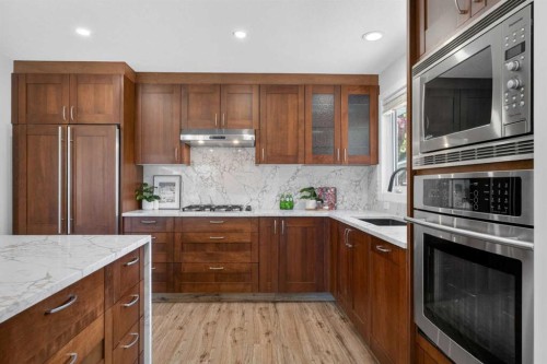 332 Wascana Crescent Se, Calgary, AB - Indoor Photo Showing Kitchen With Upgraded Kitchen