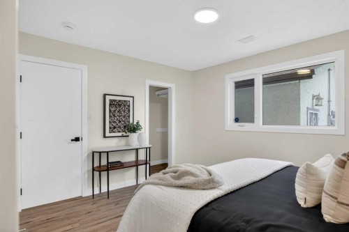 332 Wascana Crescent Se, Calgary, AB - Indoor Photo Showing Bedroom