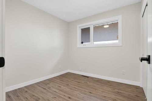332 Wascana Crescent Se, Calgary, AB - Indoor Photo Showing Other Room