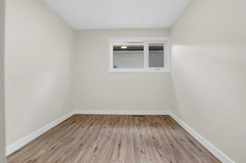 332 Wascana Crescent Se, Calgary, AB - Indoor Photo Showing Other Room