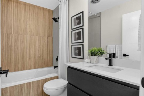 332 Wascana Crescent Se, Calgary, AB - Indoor Photo Showing Bathroom