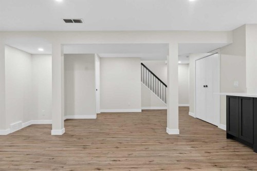 332 Wascana Crescent Se, Calgary, AB - Indoor Photo Showing Other Room