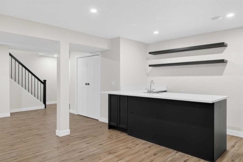 332 Wascana Crescent Se, Calgary, AB - Indoor Photo Showing Other Room