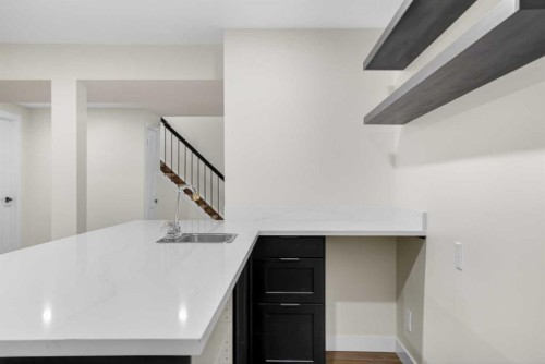 332 Wascana Crescent Se, Calgary, AB - Indoor