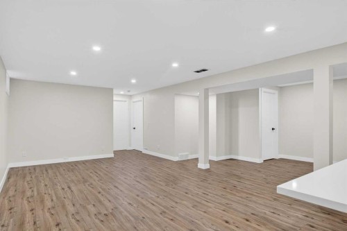 332 Wascana Crescent Se, Calgary, AB - Indoor