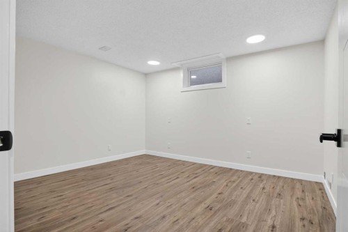 332 Wascana Crescent Se, Calgary, AB - Indoor